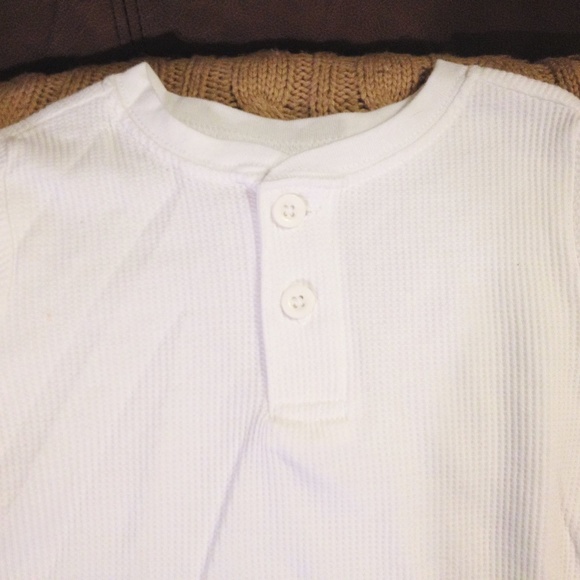 White Long sleeved ls BODYSUIT 24m 24 Snap henley - Picture 2 of 3